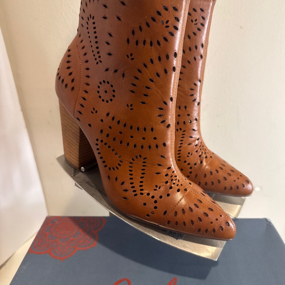 Carlos By Carlo Santana Women's Taryn Pointed Toe Ankle Fashion Boots Brown 8 - Picture 3 of 10